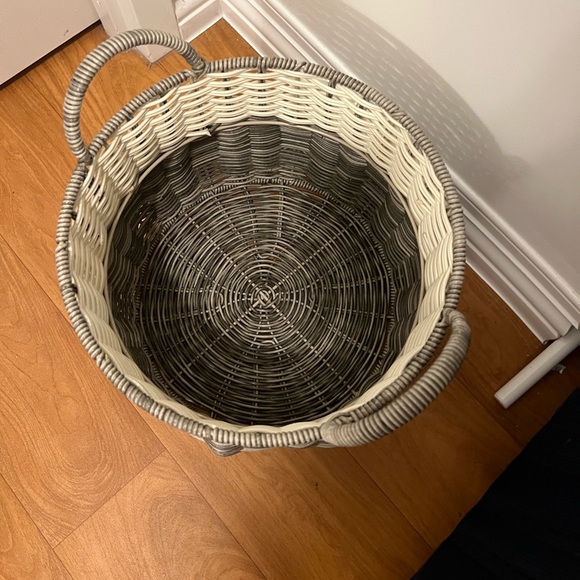 Strong vintage basket with handles - Picture 5 of 16